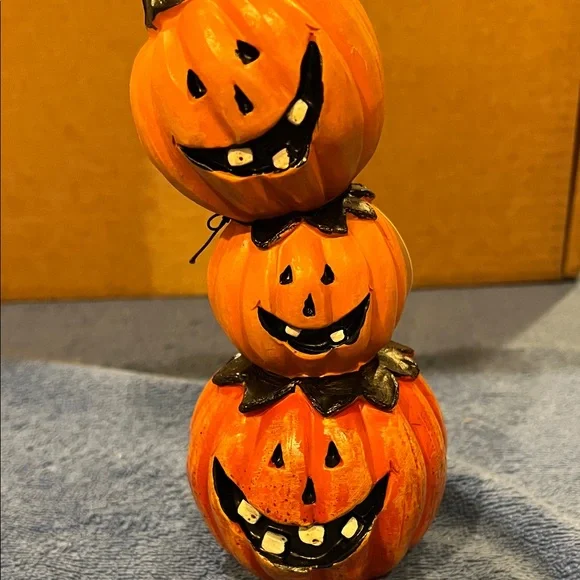 Stacked Pumpkin Halloween Decor - Picture 6 of 8